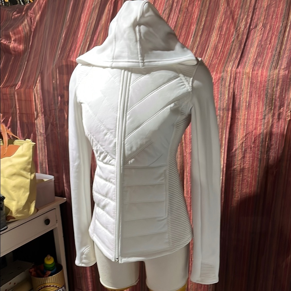 Tek Gear White Puffer Jacket with Quilted Design